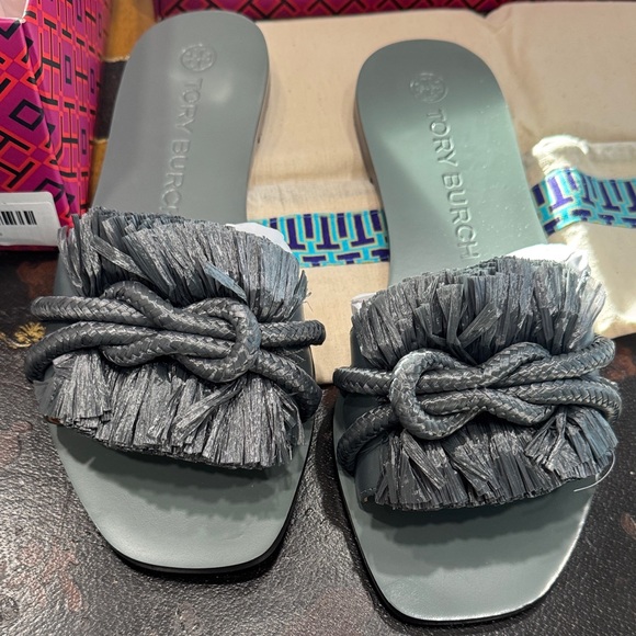 Tory Burch Charcoal Slide Sandals size 8. New in box - Picture 2 of 5